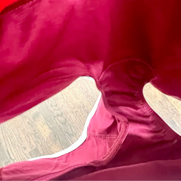 Lululemon Sz 6 Women's Red and Burgundy Shorts - Picture 5 of 5